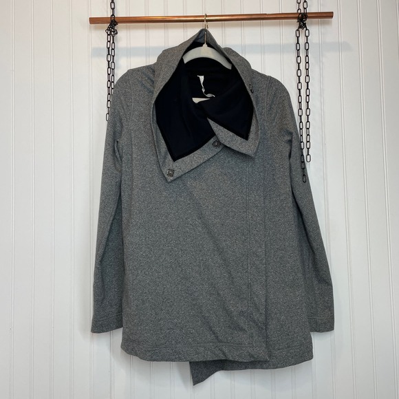LULUEMON Savasana Wrap Drape Jacket Size 4 - Gray Mock Neck Pocket Asymmetrical - Picture 2 of 10